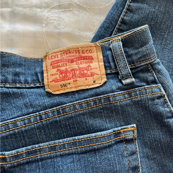 Levi’s Classic Relaxed Fit Size 16M Blue Jeans - Picture 9 of 10